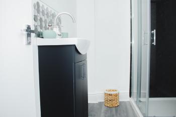 Contractor Studio - Liverpool L5 - Sleeps 3, Liverpool (photo 4)