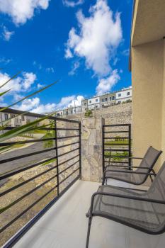 Modern, Spacious, 3BR Hill View Retreat, Central, 24hr Security, Satellite wifi and Solar, Очо-Риос (фото 5)