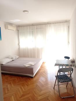 Pretty big double bed room with balcony, Split (Foto 2)