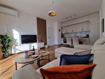 Red & White Palace Apartment, Tirana (fotografie 2)