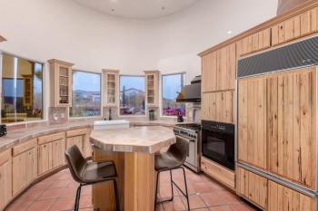 Relaxing 3BR Haven with Pool and BBQ for Family Time, Mesa (foto 5)