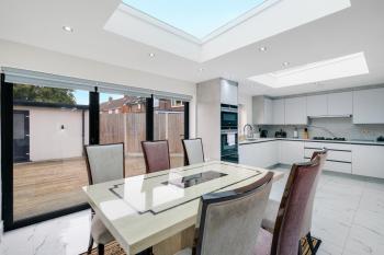 Stunning 5 Bedroom, 3 Bathroom Home in Windsor, Windsor (zdjęcie 3)