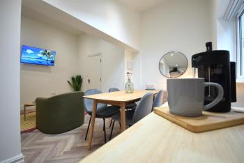 CITYeSCAPE - Spacious 1BR Duplex Sofabed - NQ, Manchester (photo 5)