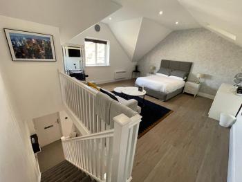 Welcome rooms 55b- Self Check-In whole apartment FULLY REFURBISHED, Swindon (photo 3)