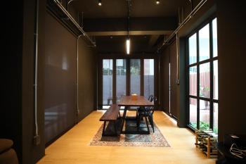 Chic Ekkamai Escape Near BTS, Dining & Nightlife, Bangkok (photo 2)