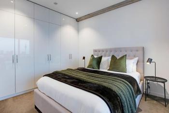 Premium Cityscape Abode w Skytower view & Parking, Auckland (photo 2)
