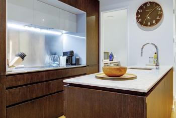 Premium Cityscape Abode w Skytower view & Parking, Auckland (photo 4)