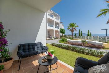 Oasis with terrace and sea view 2BR, garden & pool, Castillo de Sabinillas (photo 3)