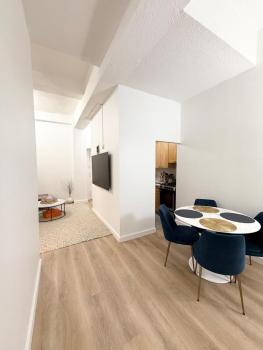 GREAT APT 2 BED ROOM GREAT LOCATION nye, New York (photo 2)