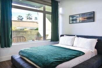 Bright & Stylish 1-Bedroom, Walk to Netflix, Perfect for Long Stays FREE PARKING, Los Angeles (zdjęcie 2)