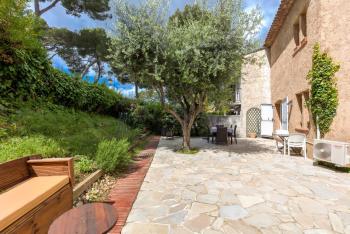 Villa in Antibes domain with tennis and pools, Antibes (Foto 2)