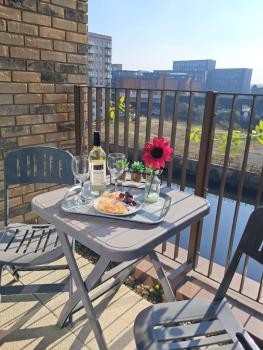 2Bed 2Bath Private Balcony, Relaxing Waterfront View Apt, Parking FREE WiFi 10mins Media City, Salford Quays, Old Trafford, City Centre, Manchester (fotografie 2)
