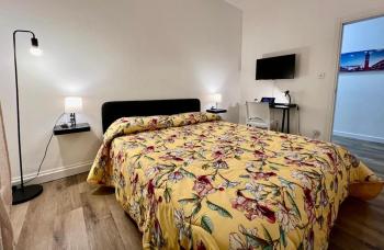 Gabriel House - parking and station, Venice (photo 5)