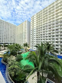 Modern Double-Sized Bed with Netflix & Pool View, Manila (fotografie 3)
