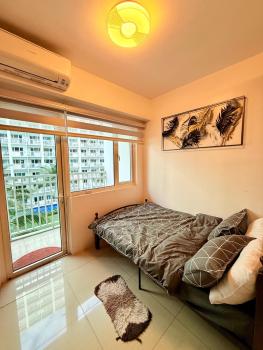 Modern Double-Sized Bed with Netflix & Pool View, Manila (fotografie 2)