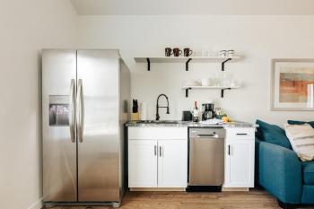 Affordable & New at Heart of SoCO Eateries, King Bed, Rain Shower, Big Fenced Yard, Austin (Foto 5)