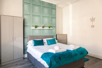 4BR Sleeps 10 - Football - Concert - Contractor - Anfield, Liverpool (photo 3)