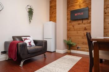 Charming 5-Bedroom Terraced House in Old Swan, Liverpool (photo 4)
