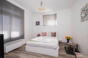 Central 1BD Next to Womens Market and Sofia's Gems by Flat Mаnаger, София (фото 4)