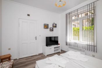 Central 1BD Next to Womens Market and Sofia's Gems by Flat Mаnаger, София (фото 5)