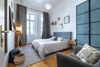 Spacious 3BR Apartment in Lesser Town by EasyBNB Premium, Praga (foto 3)