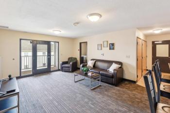 Work Relax Repeat in a Bright and Spacious Stay, Mansfield (photo 5)
