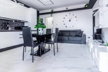 Black & White Apartment Design e Comfort - Parking e WiFi, Саронно (фото 2)