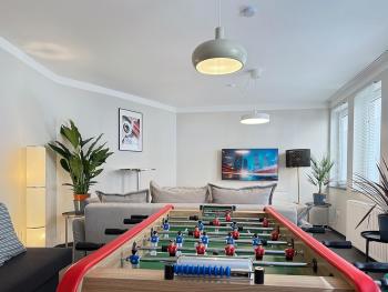 Zentr Stuttgart Gruppen-Duplex 13 Schlafplätze, PS5, Spiele & Terrasse, Štutgart (fotografie 4)