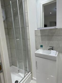 Light & Lamp, En-Suite Studio, in Woolwich, Woolwich (photo 5)