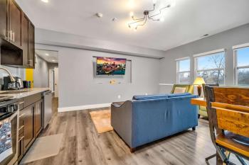 Cle Suites 2BR 1BA 5 min Walk to Cle Clinic Unit 4, Cleveland (photo 4)