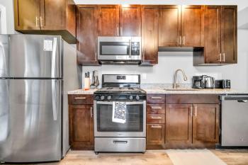 Cle Suites 2BR 1BA 5 min Walk to Cle Clinic #12, Cleveland (photo 3)