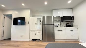 Modern Studio Stylish &Cozy Right Unit, Los Angeles (photo 2)