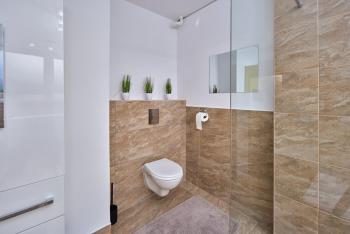 2 Bedrooms, 2 Bathrooms & Garden, Bratislava (photo 3)