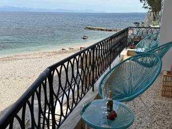 Fronte Mare Suite - Sea Front Luxury Suite With Private Beach Patio, Benitses (fotografie 2)