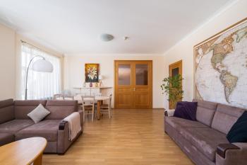 Large 3BR Apartment with Balcony 5 min to Old Town by Tram, Riga (foto 5)