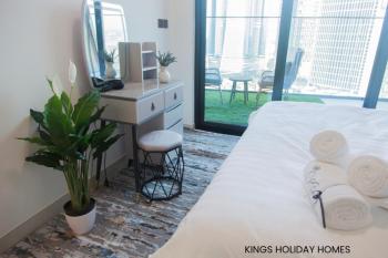 Binghatti canal with private jacuzzi burj khalifa view kings, Dubai (photo 5)