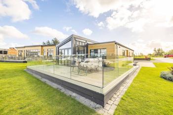 Racecourse Marina Lodge, Hot tub, Gated Parking, Windsor (photo 2)
