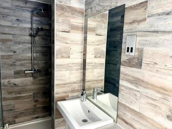Racecourse Marina Lodge, Hot tub, Gated Parking, Windsor (photo 5)