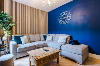 Rest&Recharge at a Luxury Retreat in Manchester - Sleeps 11, 5 Bedrooms, 3 Bathrooms, Free Parking, Manchester (photo 3)