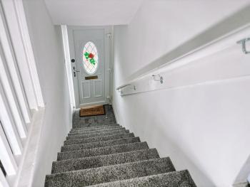 Itohan 3-bed Cottage Flat, Glasgow (photo 2)
