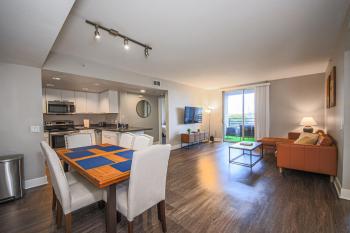 Sunny 2BDR in SM Pool & Gym - 5 min to the beach!, Los Angeles (fotografie 4)