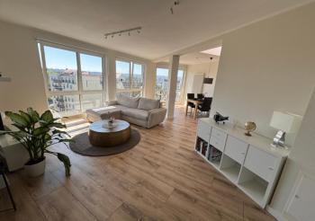 Zentrales, modernes Apartment mit Balkon, Küche & Garage, Drážďany (fotografie 2)
