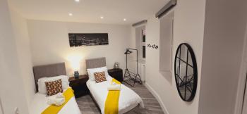 Abbey Corner By Nivaas-Located in the heart of the city centre-5 minute walk to train station-20 minutes to London via train, Reading (foto 3)