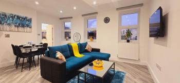 Abbey Corner By Nivaas-Located in the heart of the city centre-5 minute walk to train station-20 minutes to London via train, Reading (foto 4)