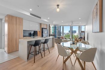 Spire - Stylish 2BR Apt - Pool, Parking & Views, Brisbane (Foto 3)