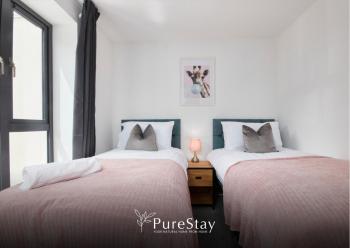Luxury 5-Bedroom Manchester House Sleeps 9 with Private Garden by PureStay, Manchester (fotografie 3)