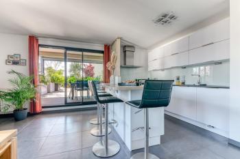 GuestReady - Chic Stay with Jacuzzi and Parking, Lyon (photo 2)
