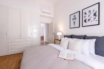 TurnKey I Old Town 5BR Loft Apartment, Прага (фото 3)