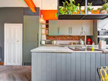 Pass the Keys Stunning Home sleeps 6, Manchester (photo 3)