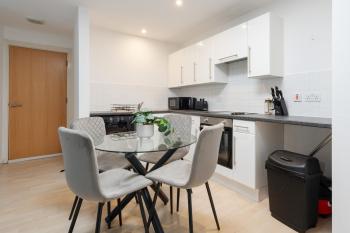 Lux Livin' Apartments - Luxury 2 Bed Apartment City Centre Free Parking, Manchester (zdjęcie 5)